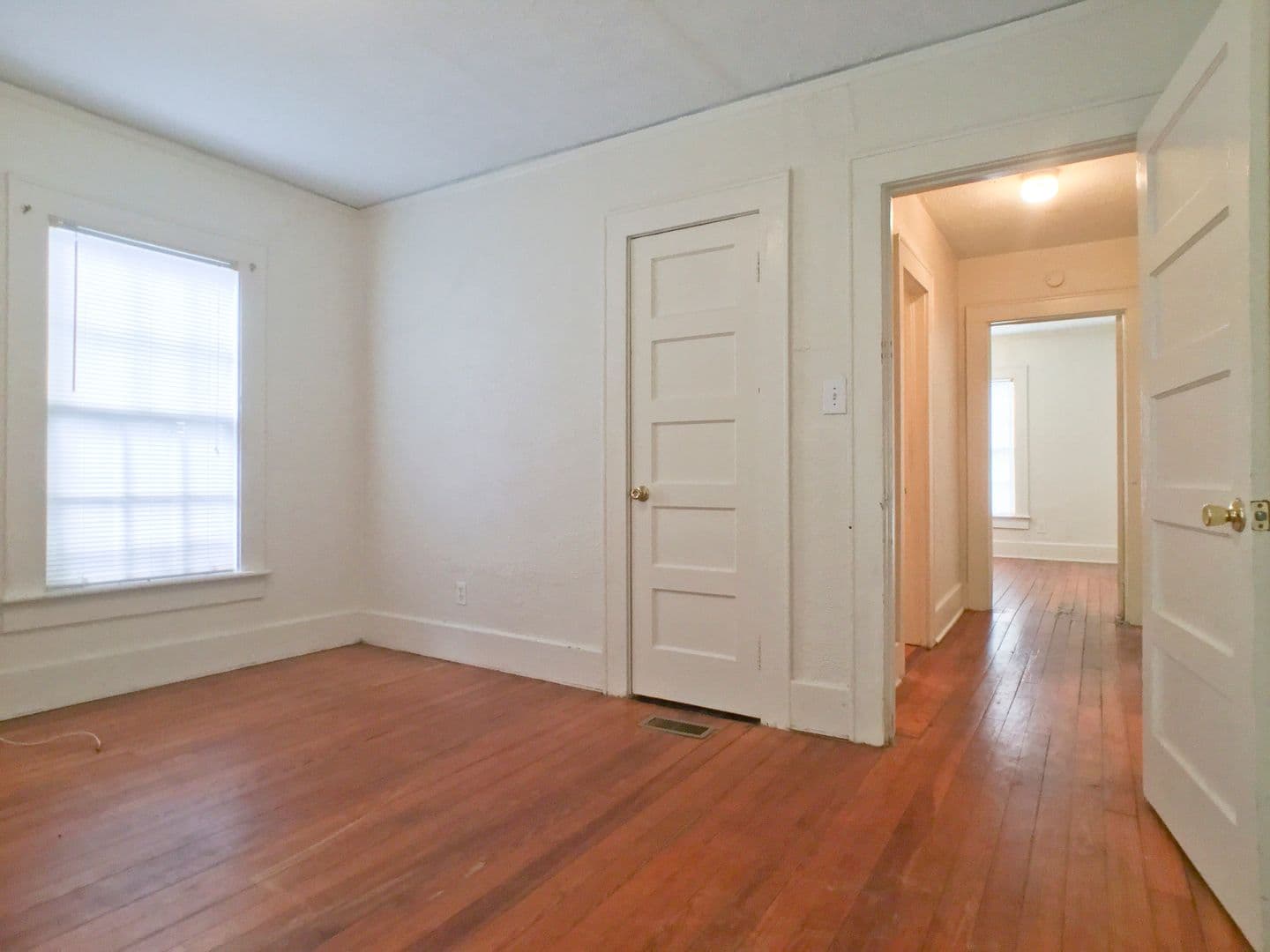 Savannah Apartment: 829 East 32nd Street