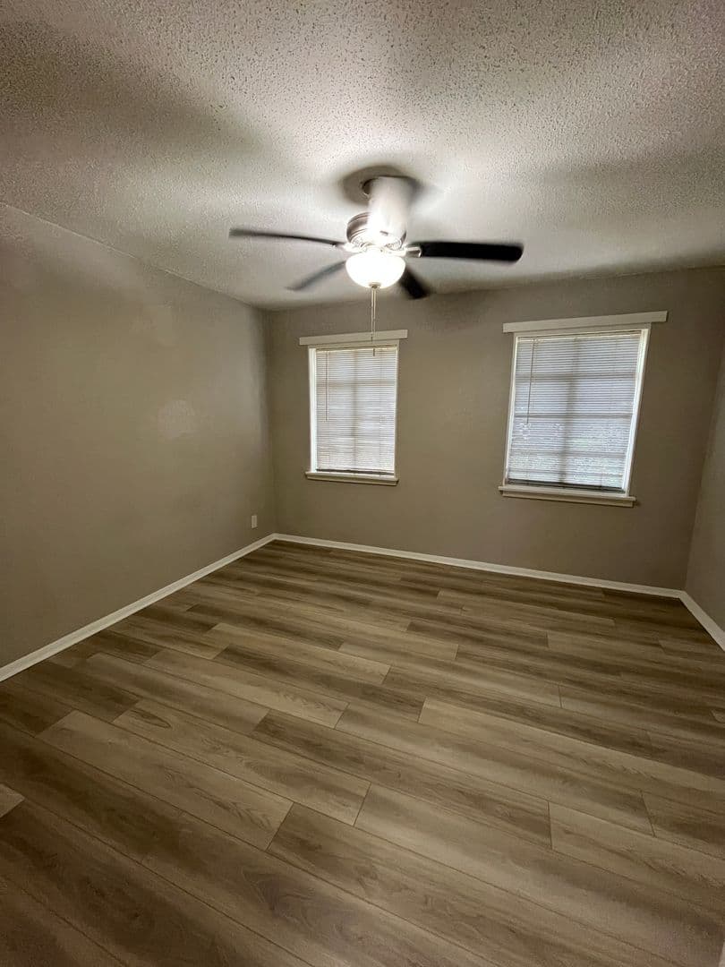 Savannah Apartment: 720 East 56th Street