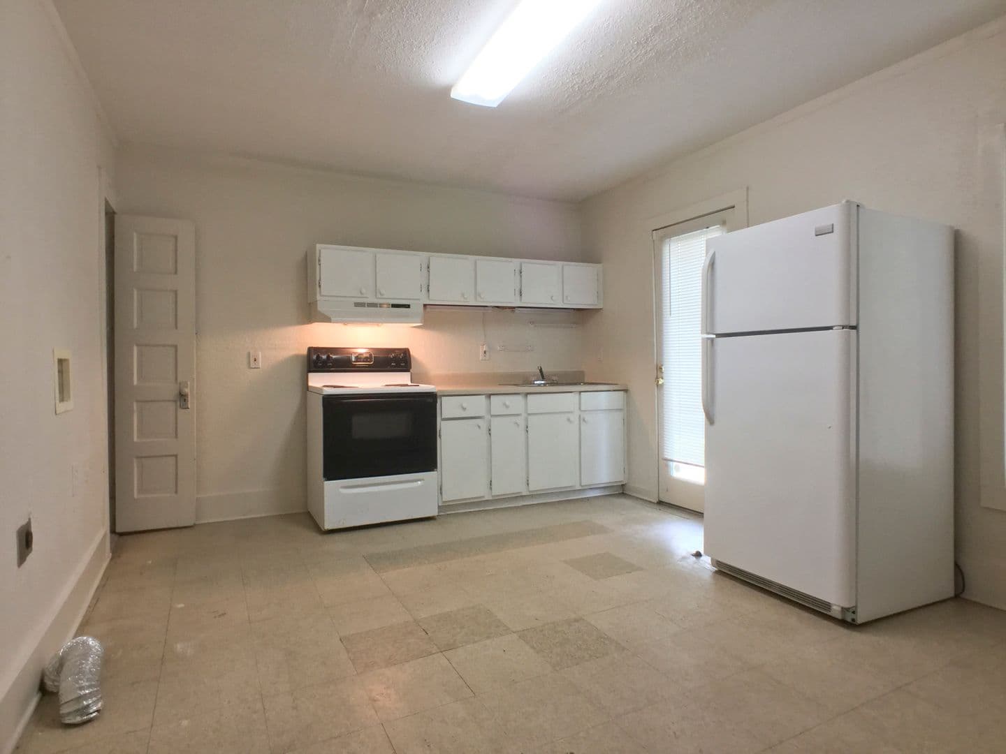 Savannah Apartment: 829 East 32nd Street