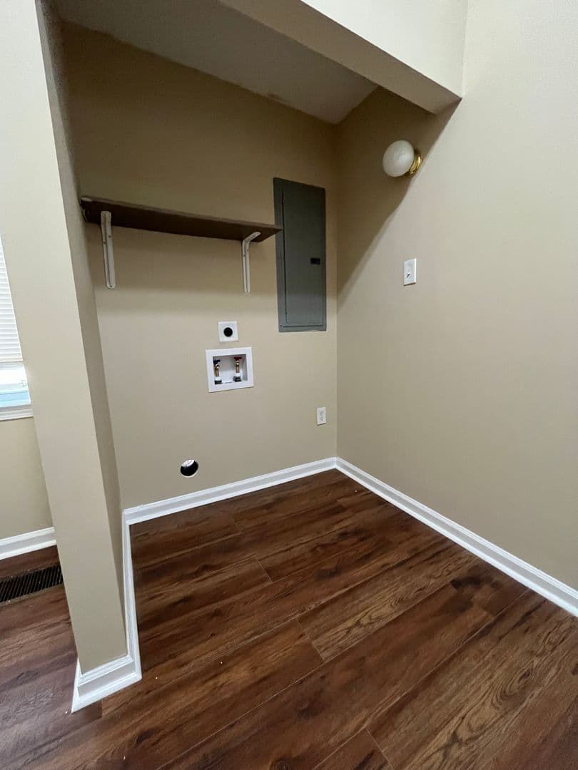 Savannah Apartment: 825 E Henry St