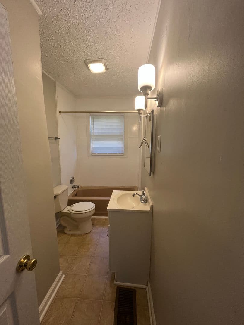 Savannah House: 9651 Lehigh Ave.