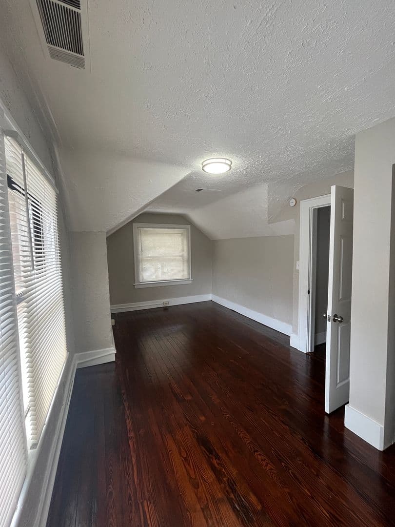 Savannah House: 611 East 37th Street