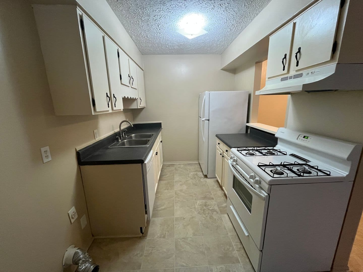 Savannah Apartment: 1100 East 56th Street