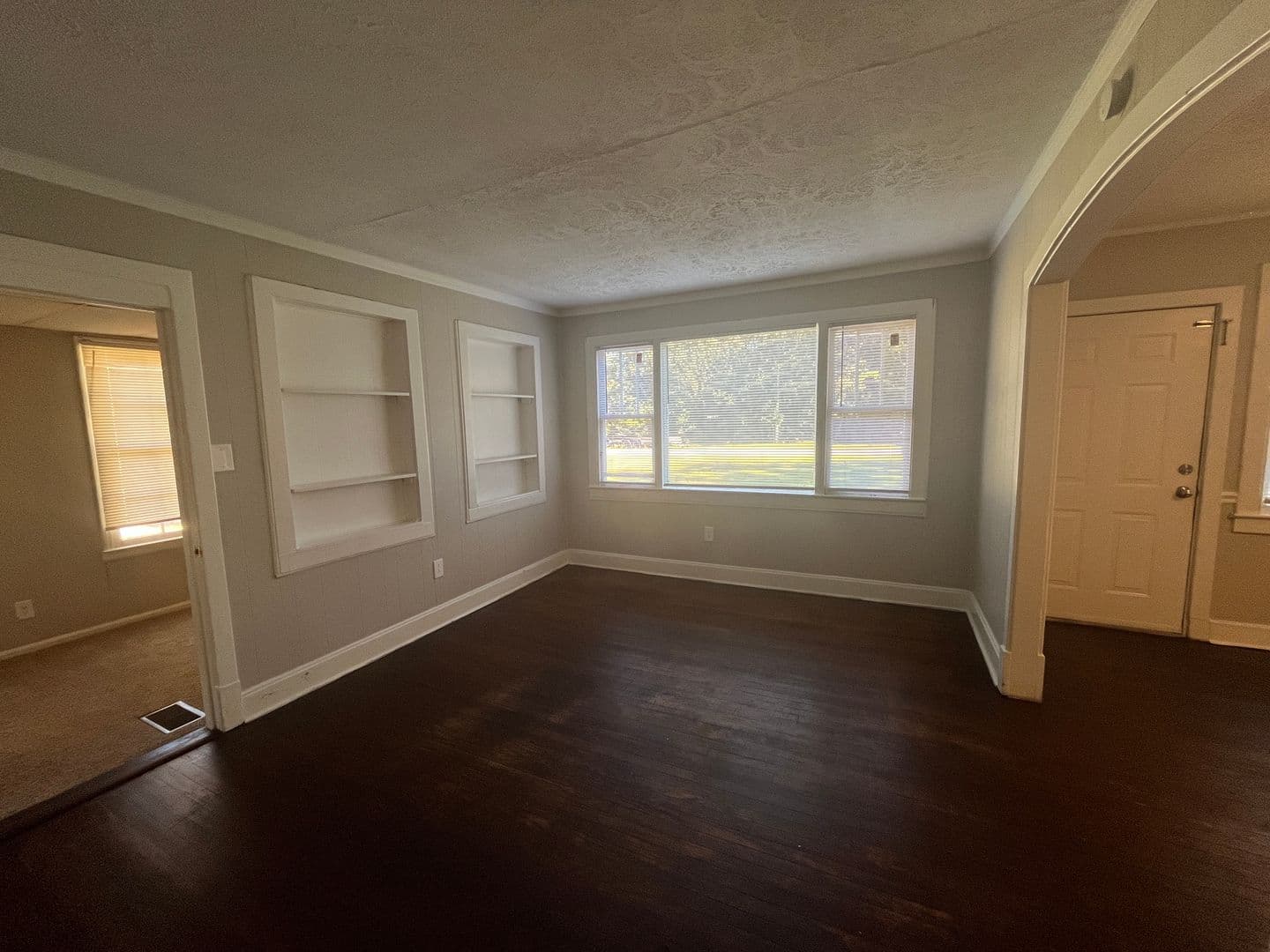 Savannah House: 9651 Lehigh Ave.
