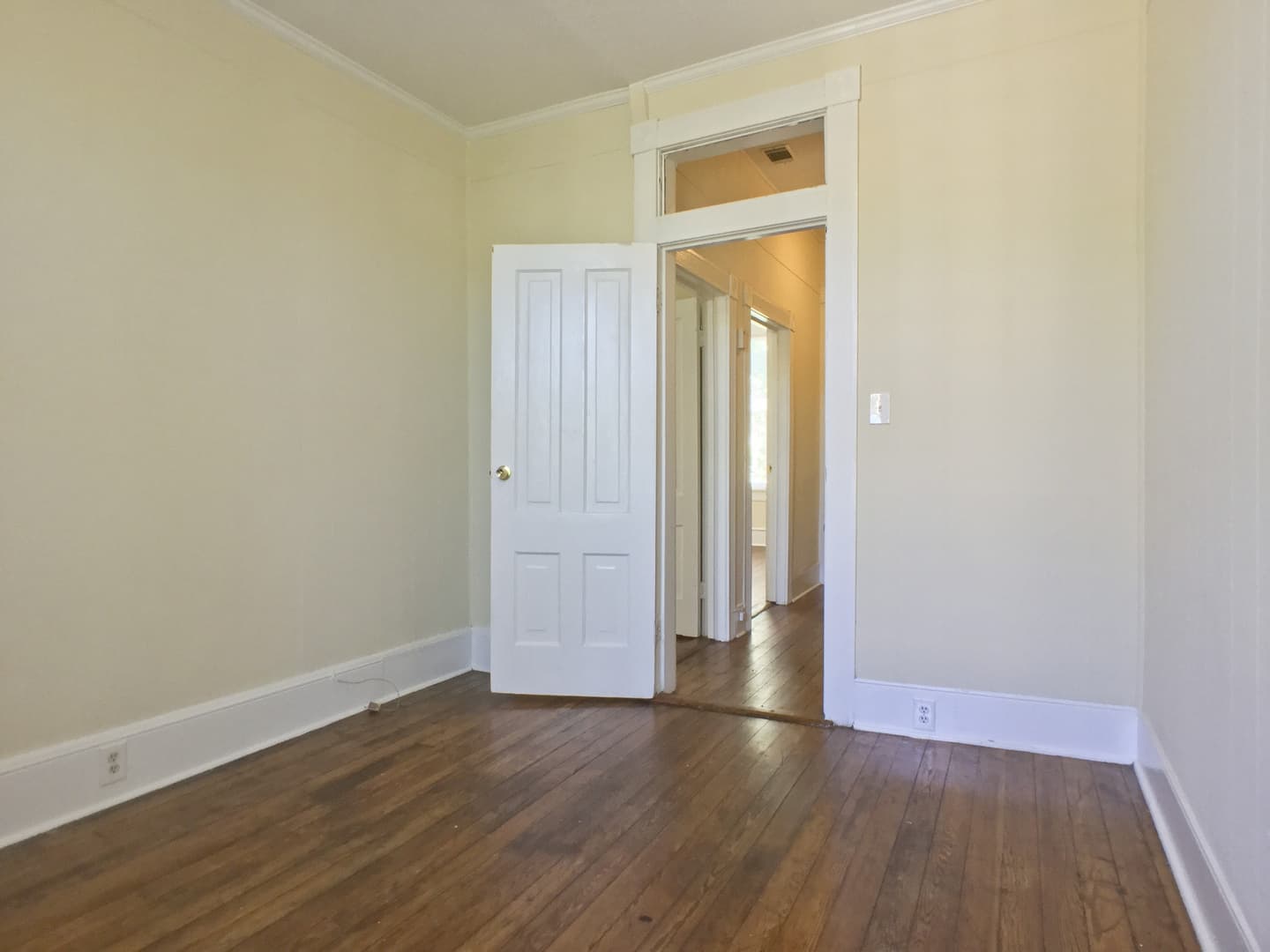 Savannah Apartment: 407 E Park Ave