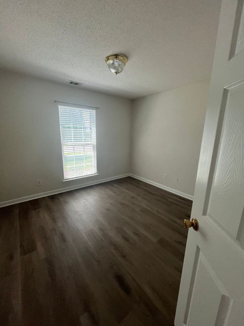 Pooler House: 128 Arbor Village Dr