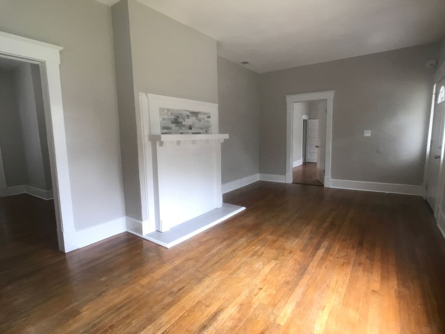 Savannah House: 1122 E 37th St