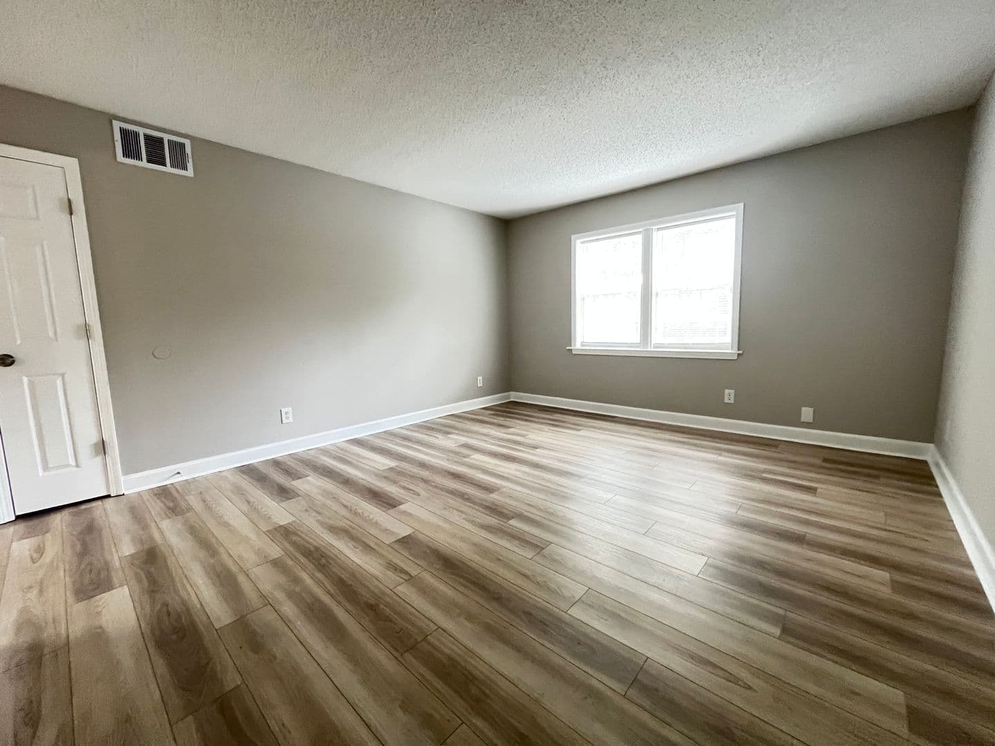 Savannah Apartment: 10612 Middleground Rd