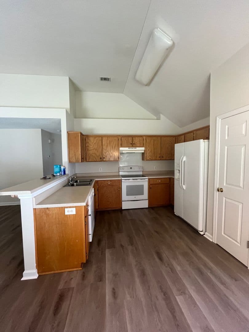 Pooler House: 128 Arbor Village Dr
