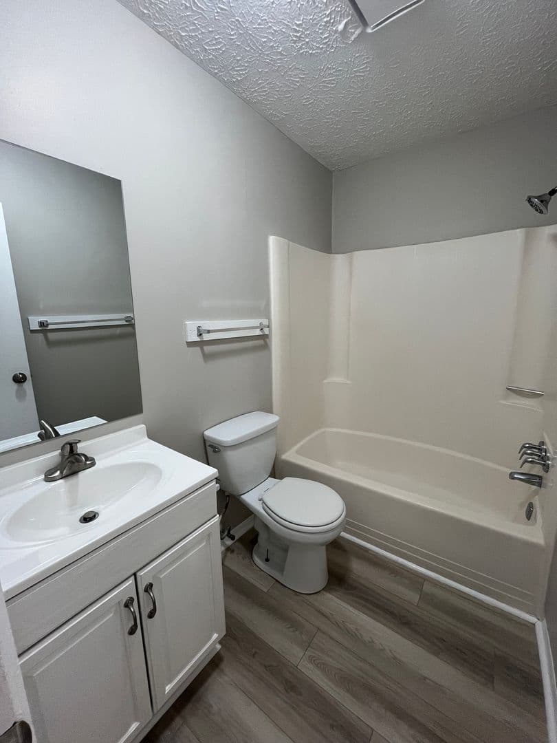 Savannah Apartment: 1100 East 56th Street