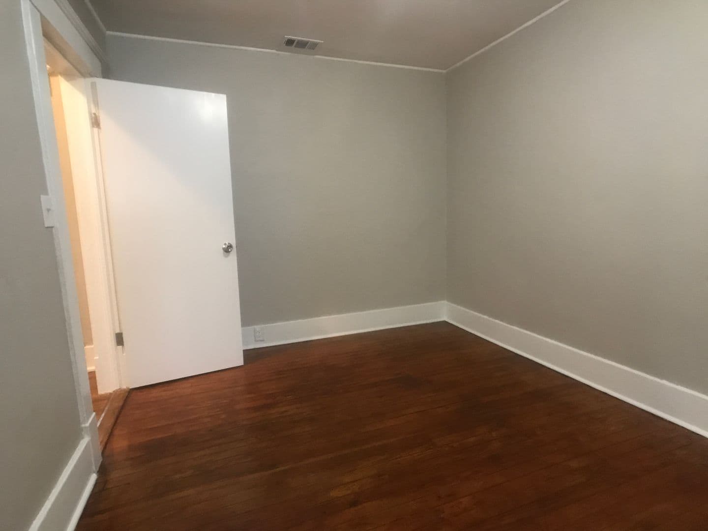 Savannah House: 1122 E 37th St