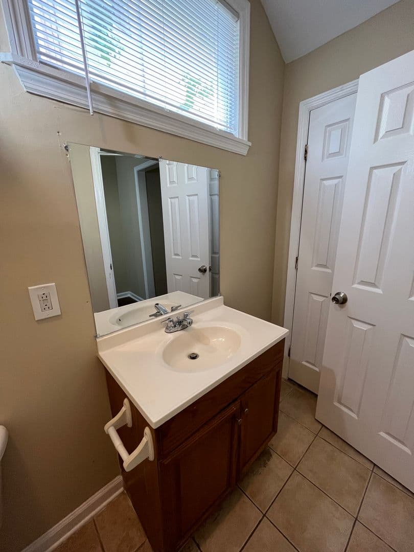 Savannah Apartment: 825 E Henry St