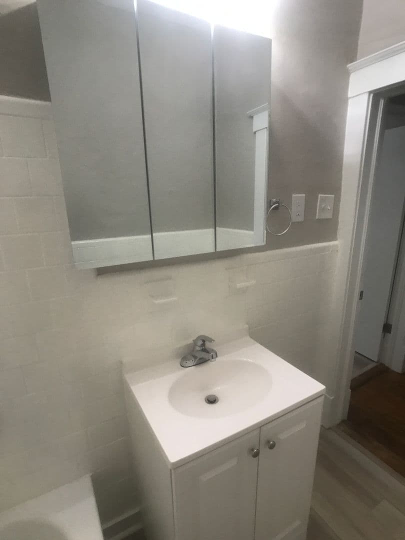 Savannah House: 1122 E 37th St