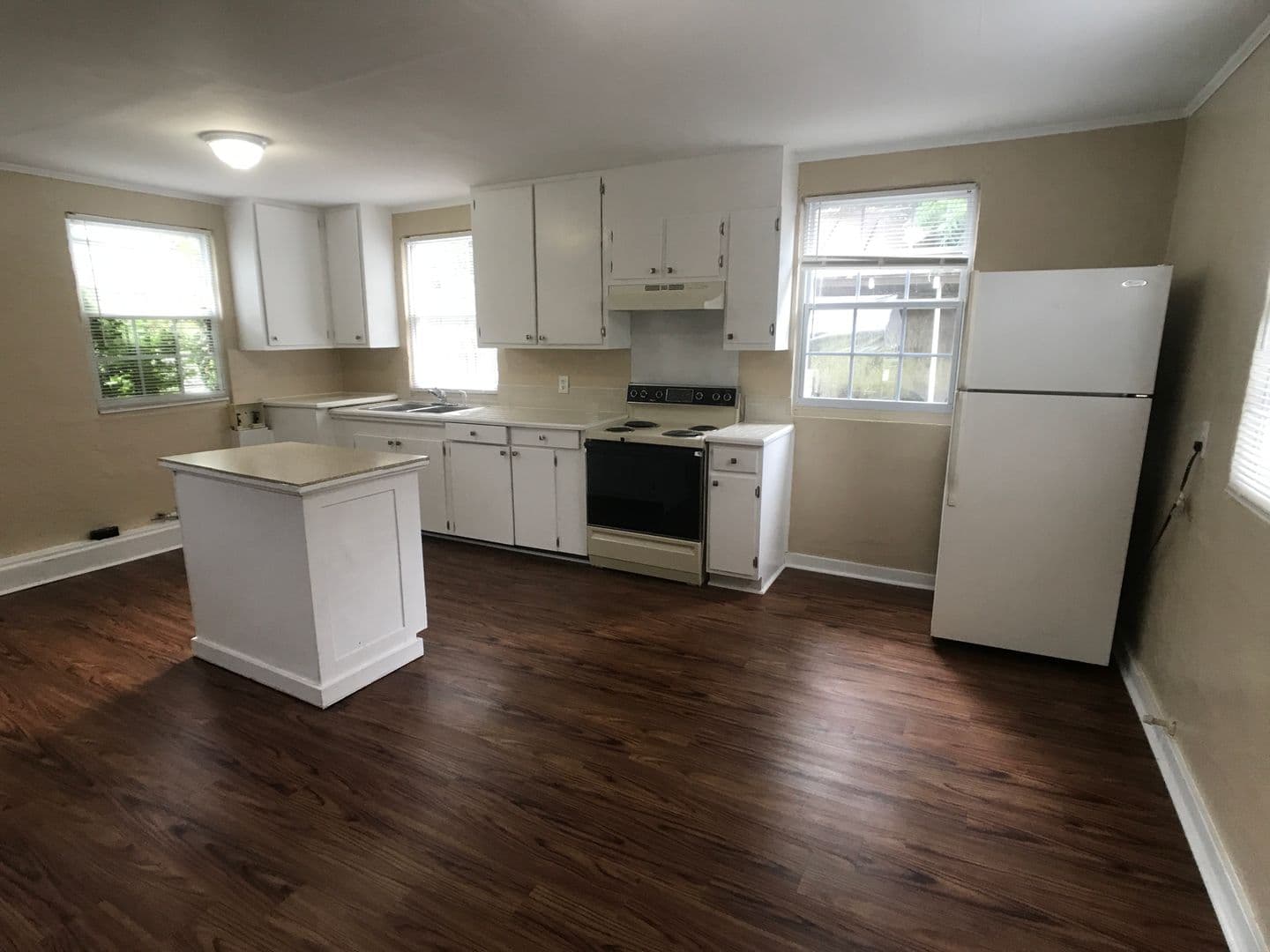 Savannah House: 1122 1/2 E 37th St