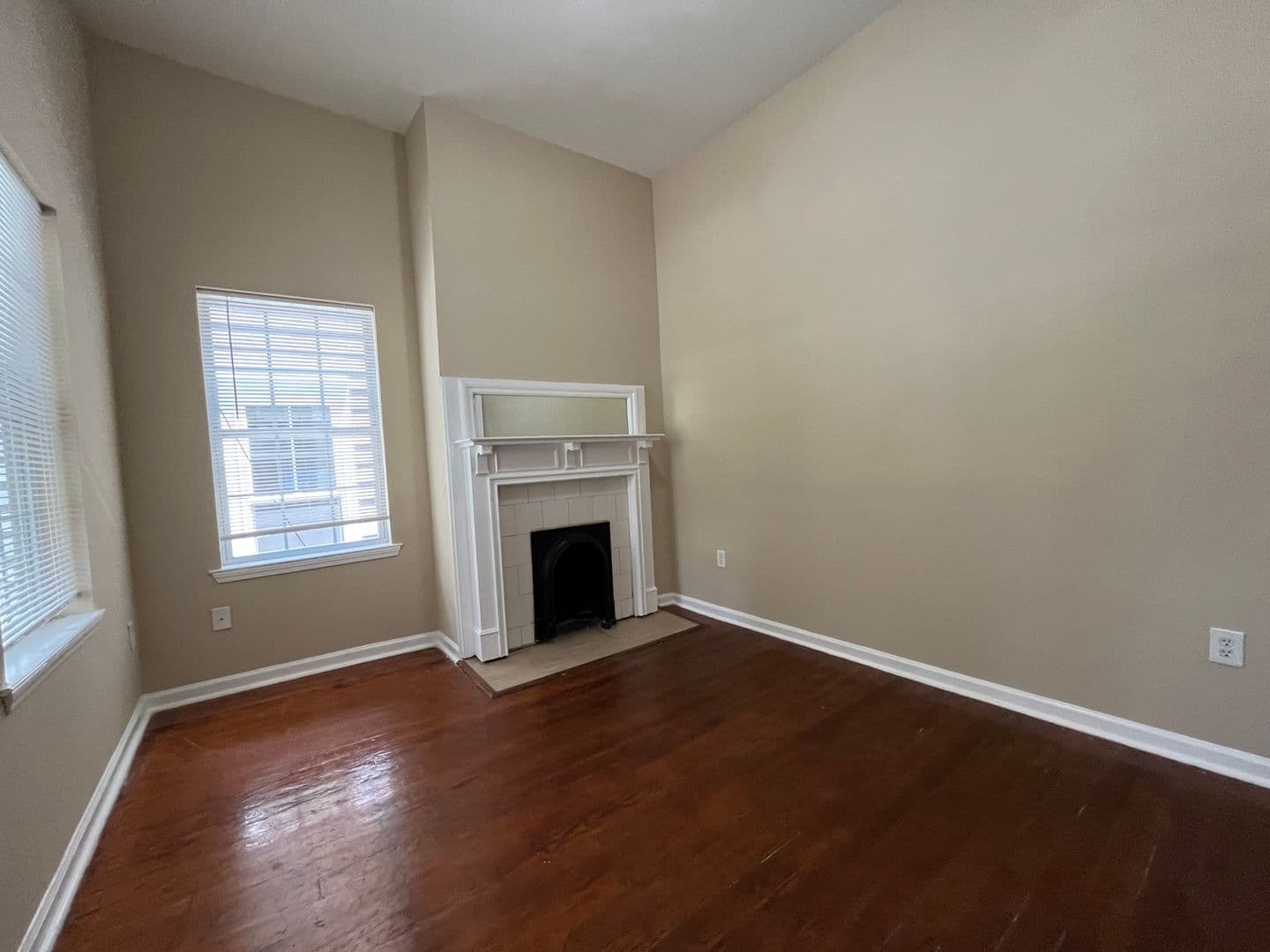 Savannah Apartment: 825 E Henry St