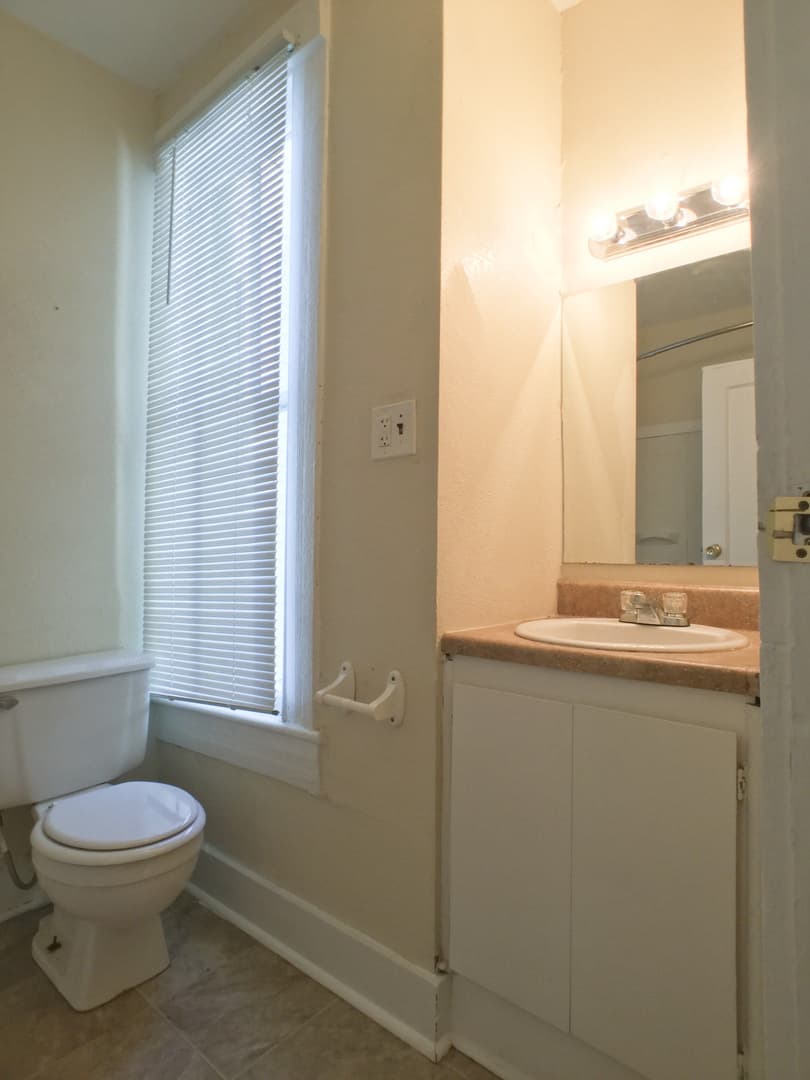 Savannah Apartment: 407 E Park Ave