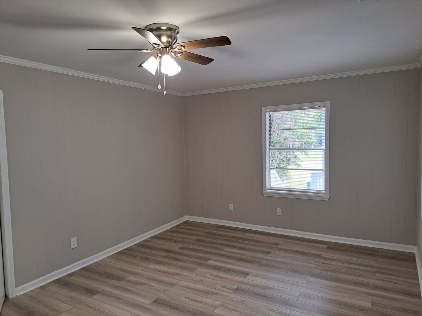 Springfield House: 205 E 2nd St