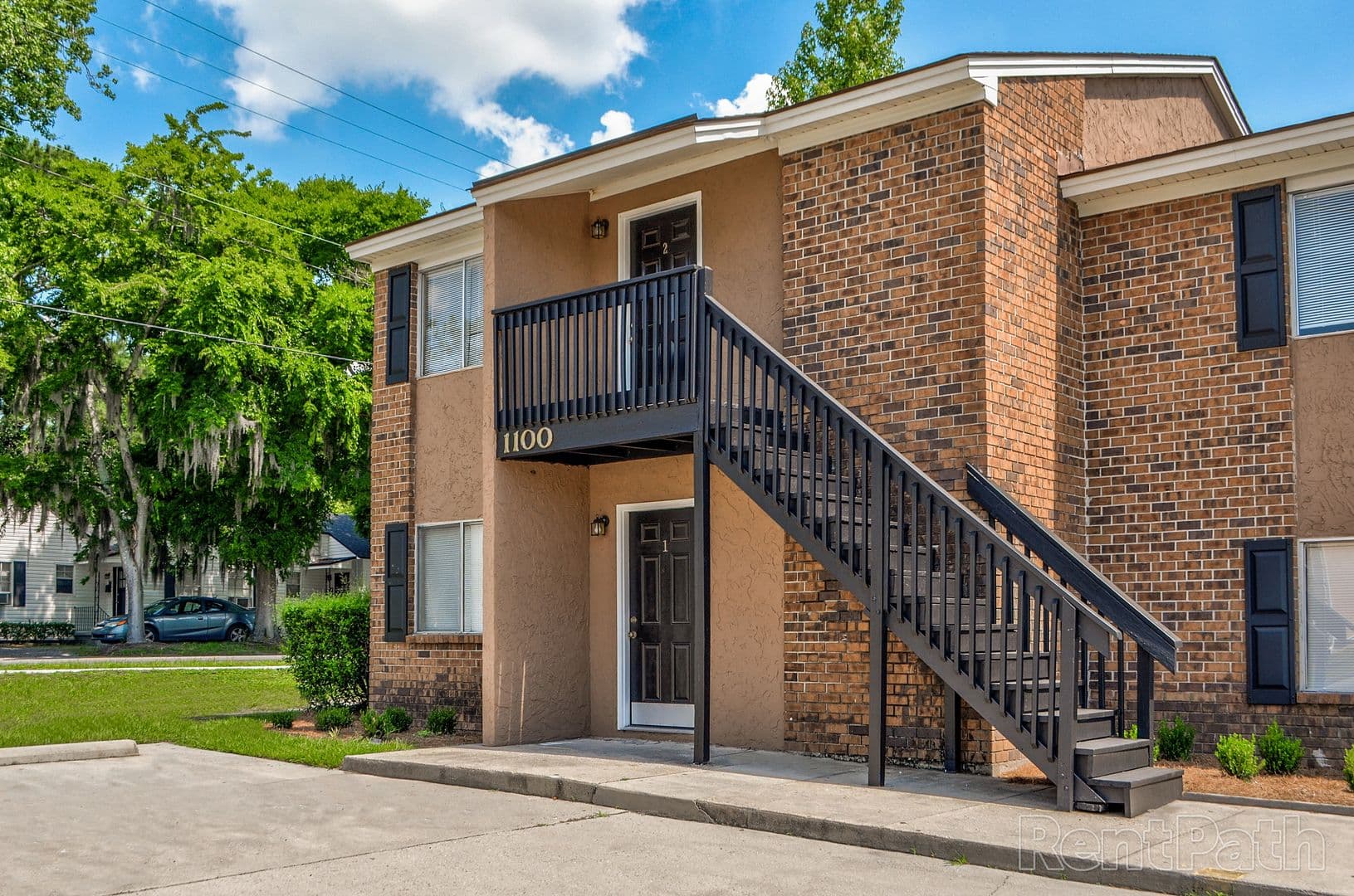 Savannah Apartment: 1100 East 56th Street