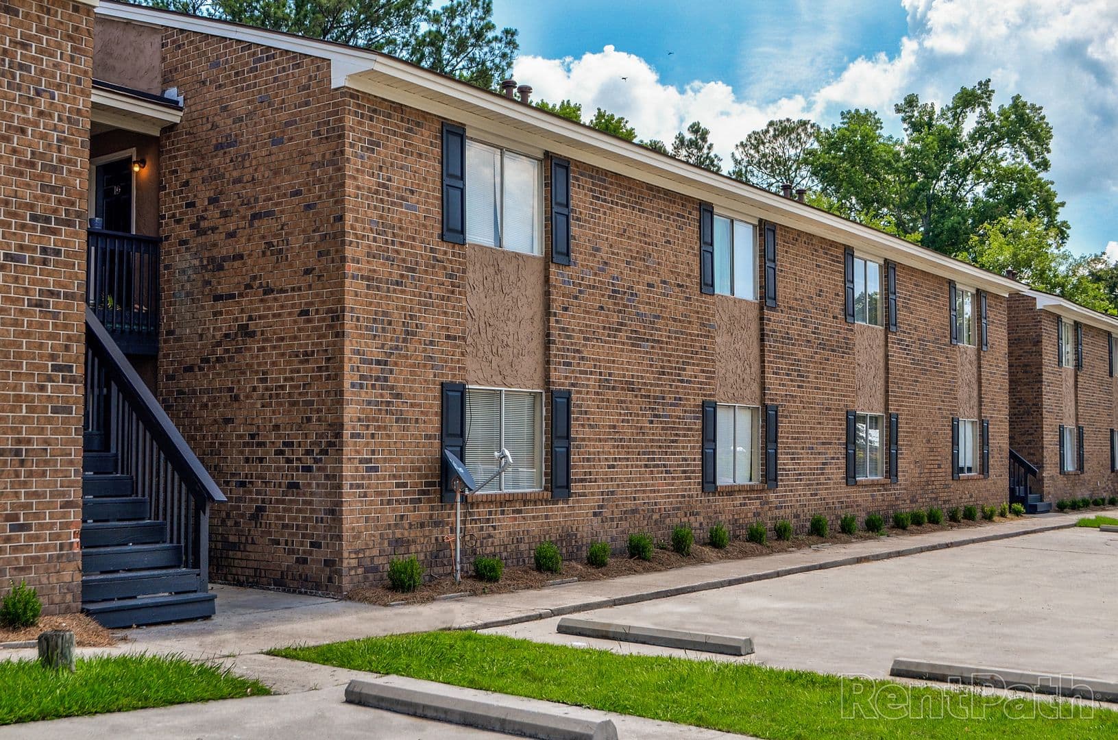 Savannah Apartment: 1100 East 56th Street