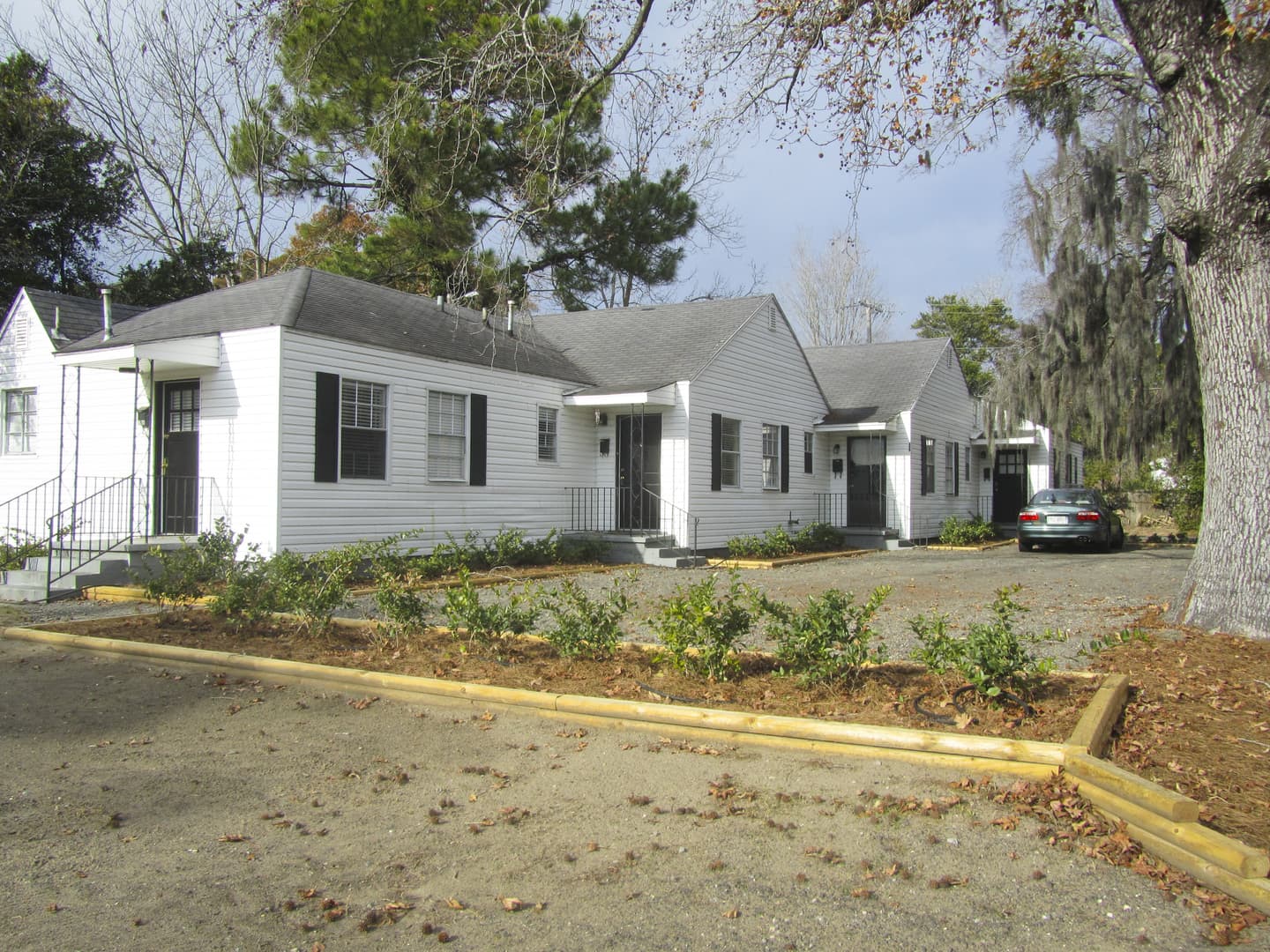 Savannah Apartment: 720 East 56th Street