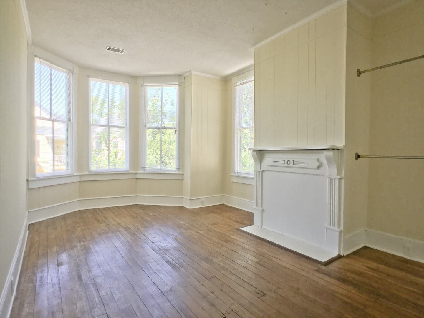 Savannah Apartment: 407 E Park Ave