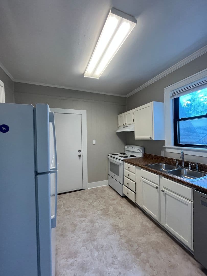 Savannah House: 611 East 37th Street