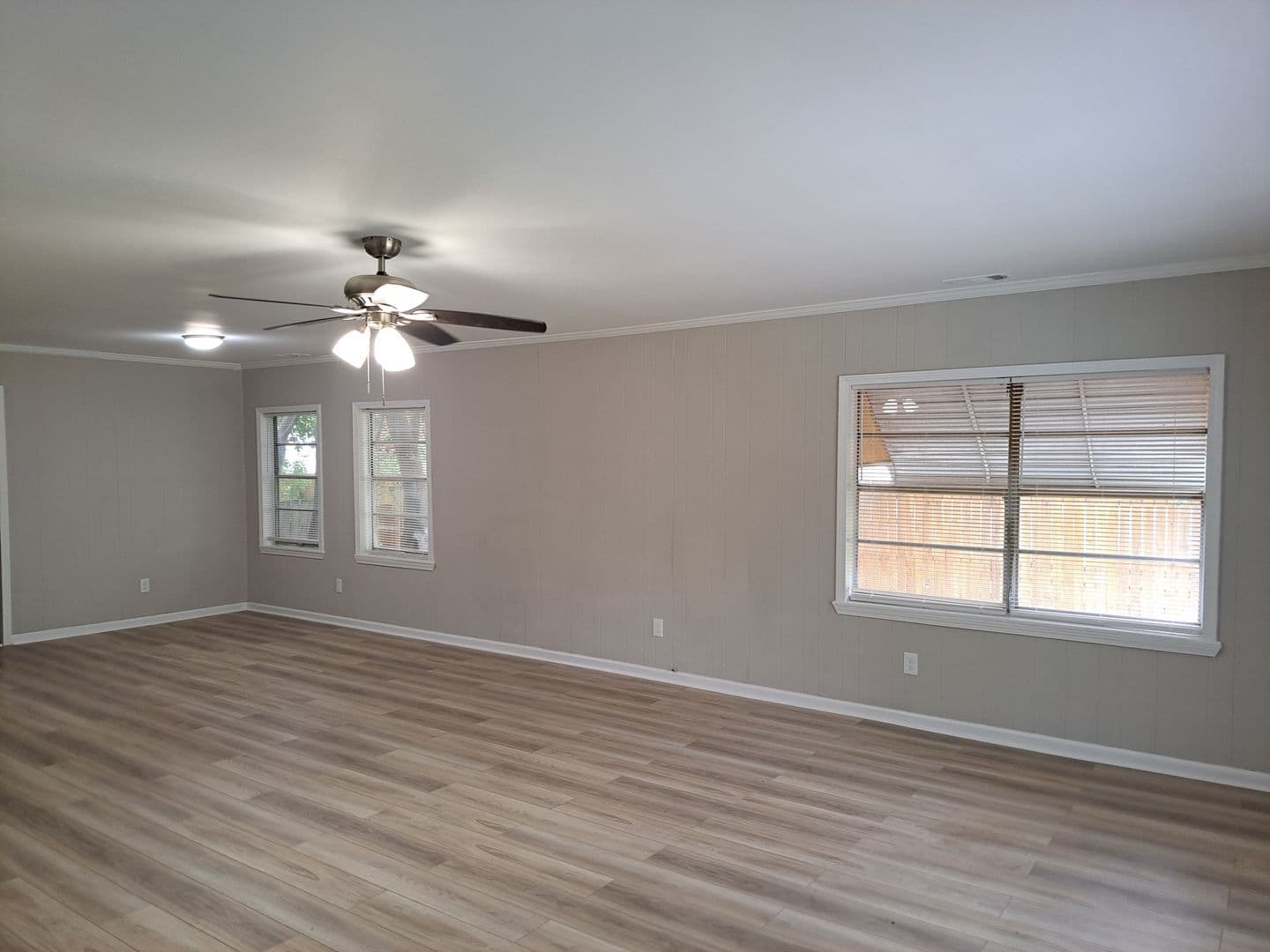 Springfield House: 205 E 2nd St