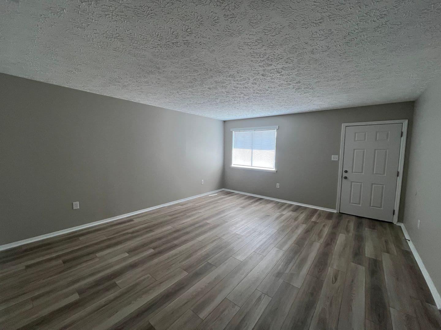 Savannah Apartment: 1100 East 56th Street
