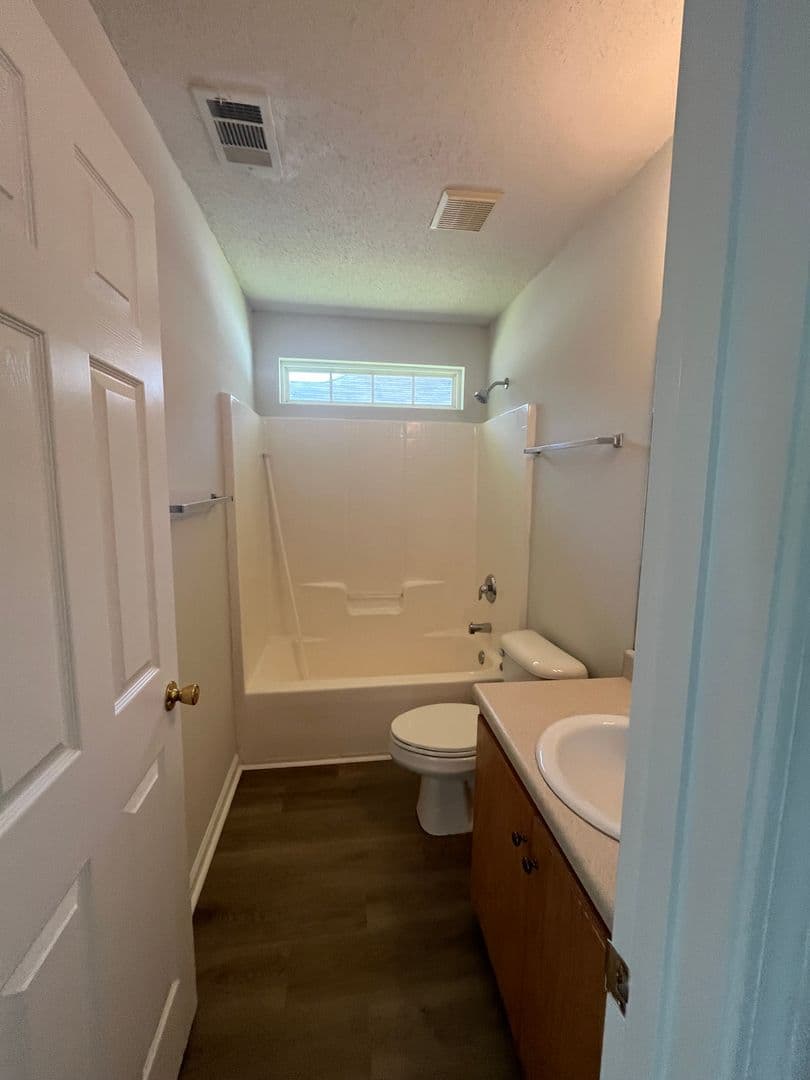Pooler House: 128 Arbor Village Dr