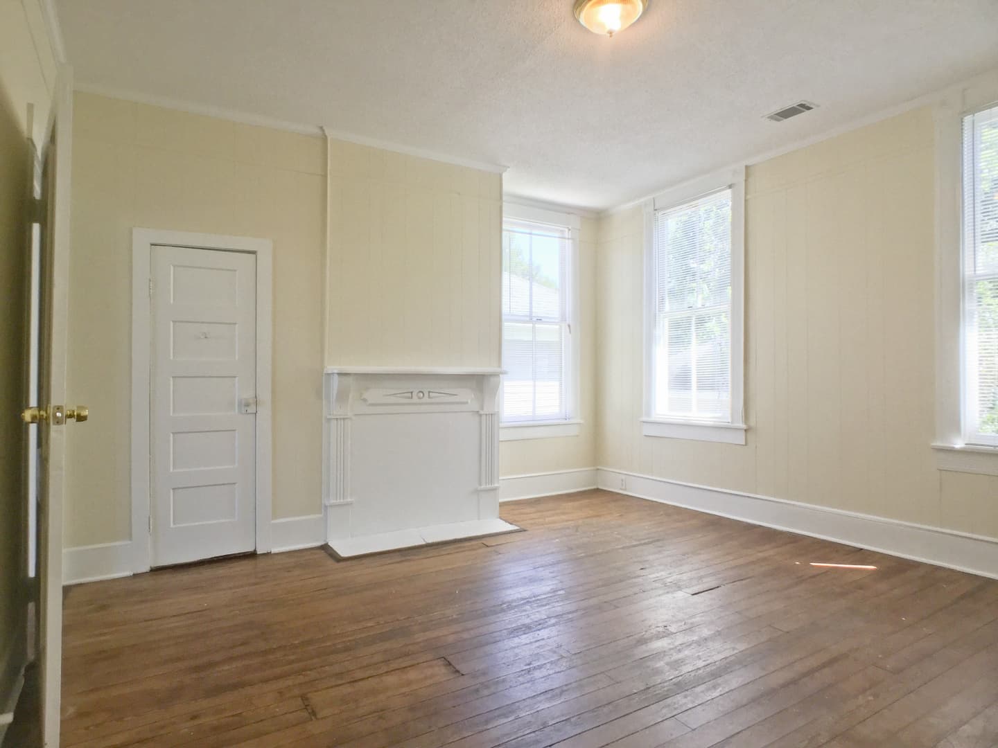 Savannah Apartment: 407 E Park Ave