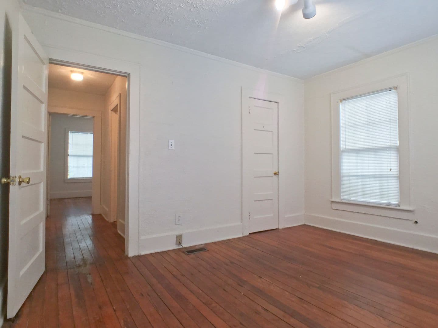 Savannah Apartment: 829 East 32nd Street