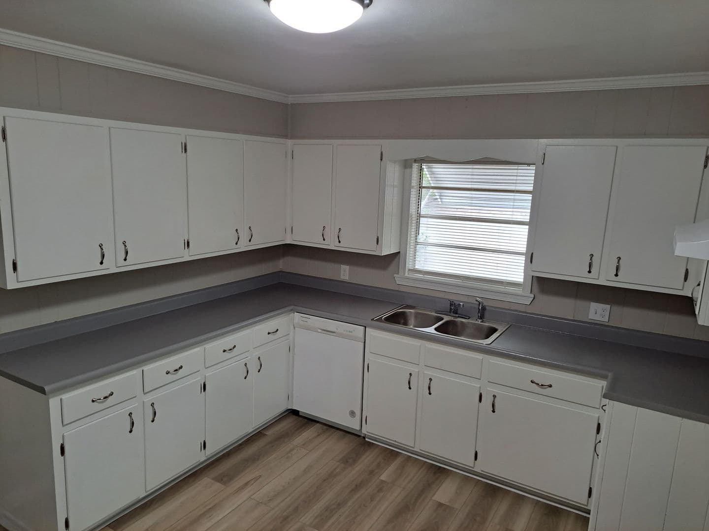 Springfield House: 205 E 2nd St