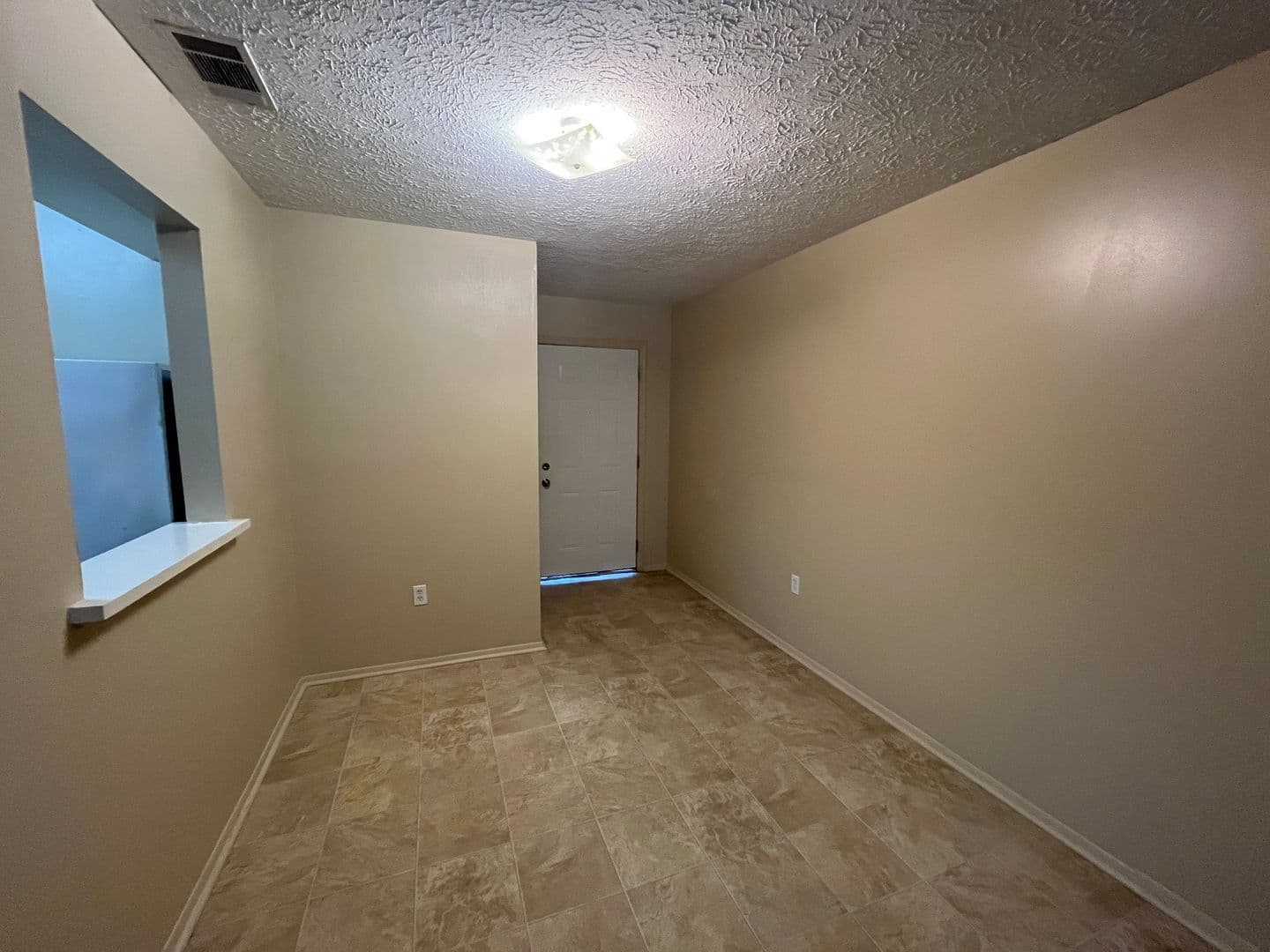 Savannah Apartment: 1100 East 56th Street