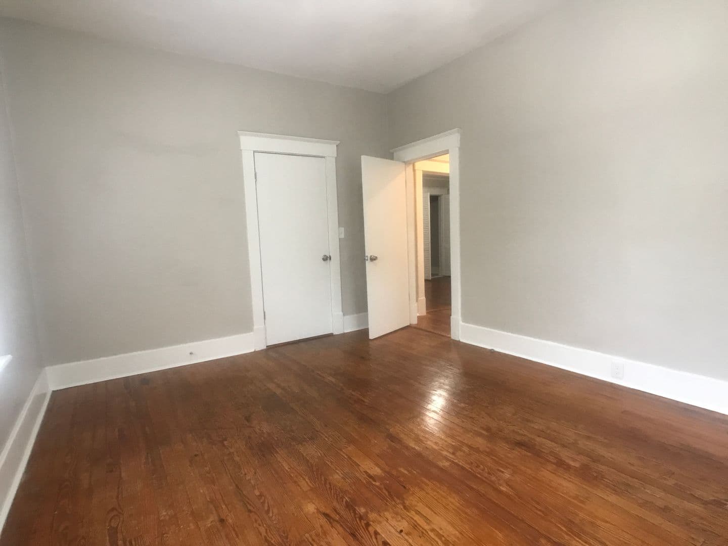 Savannah House: 1122 E 37th St