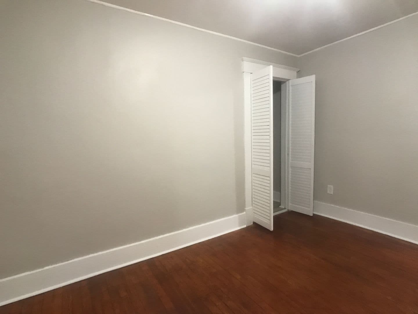 Savannah House: 1122 E 37th St