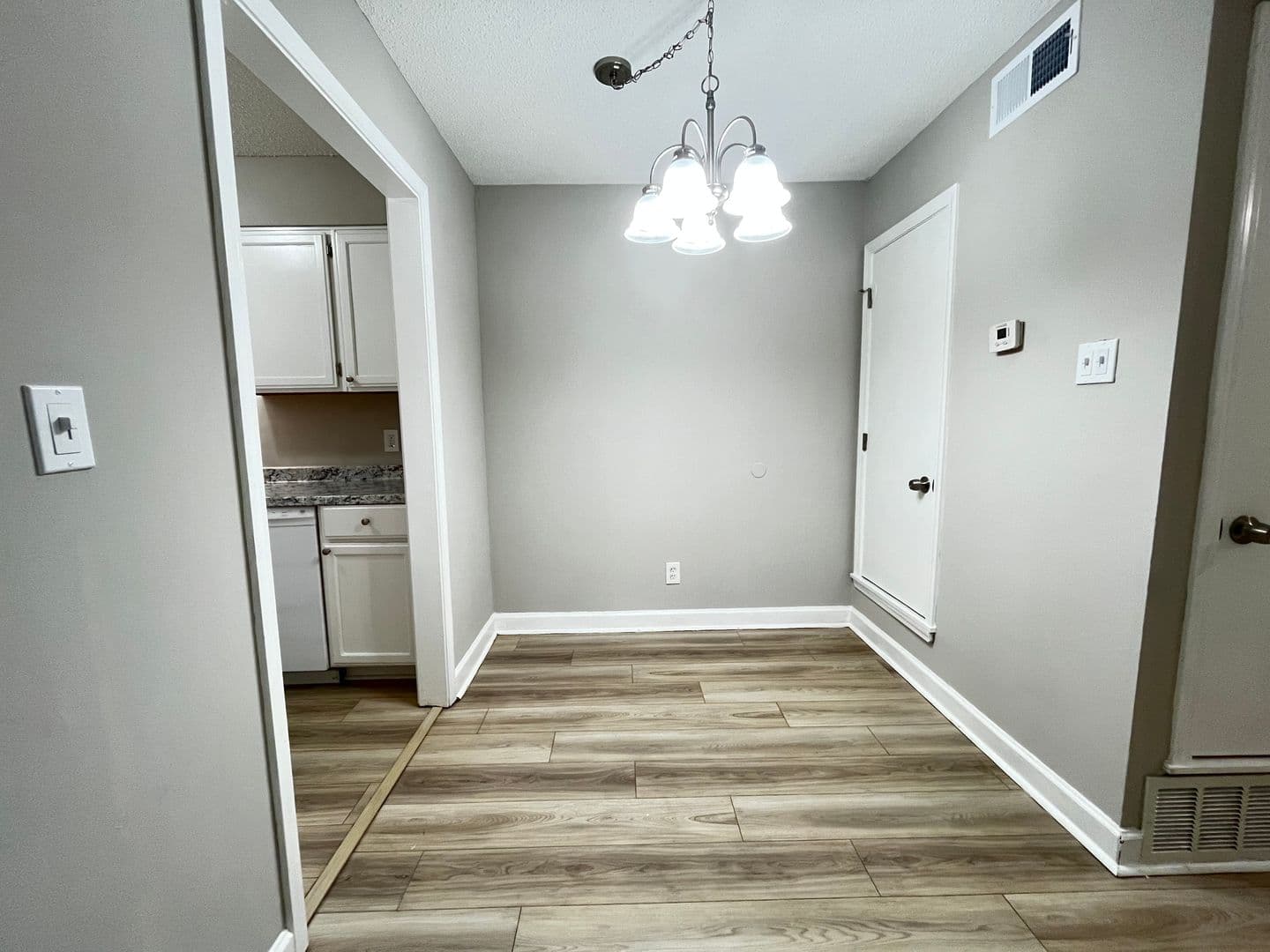 Savannah Apartment: 10612 Middleground Rd