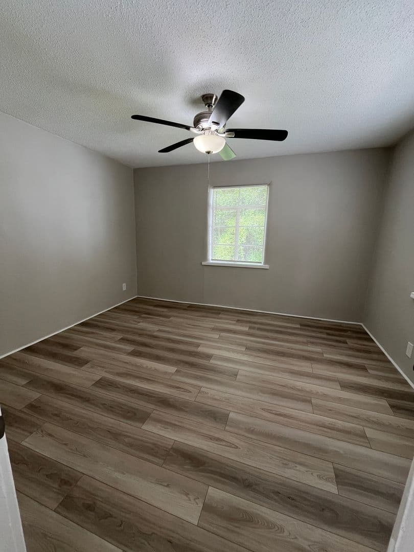 Savannah Apartment: 720 East 56th Street