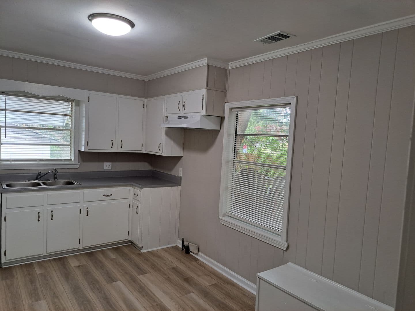 Springfield House: 205 E 2nd St