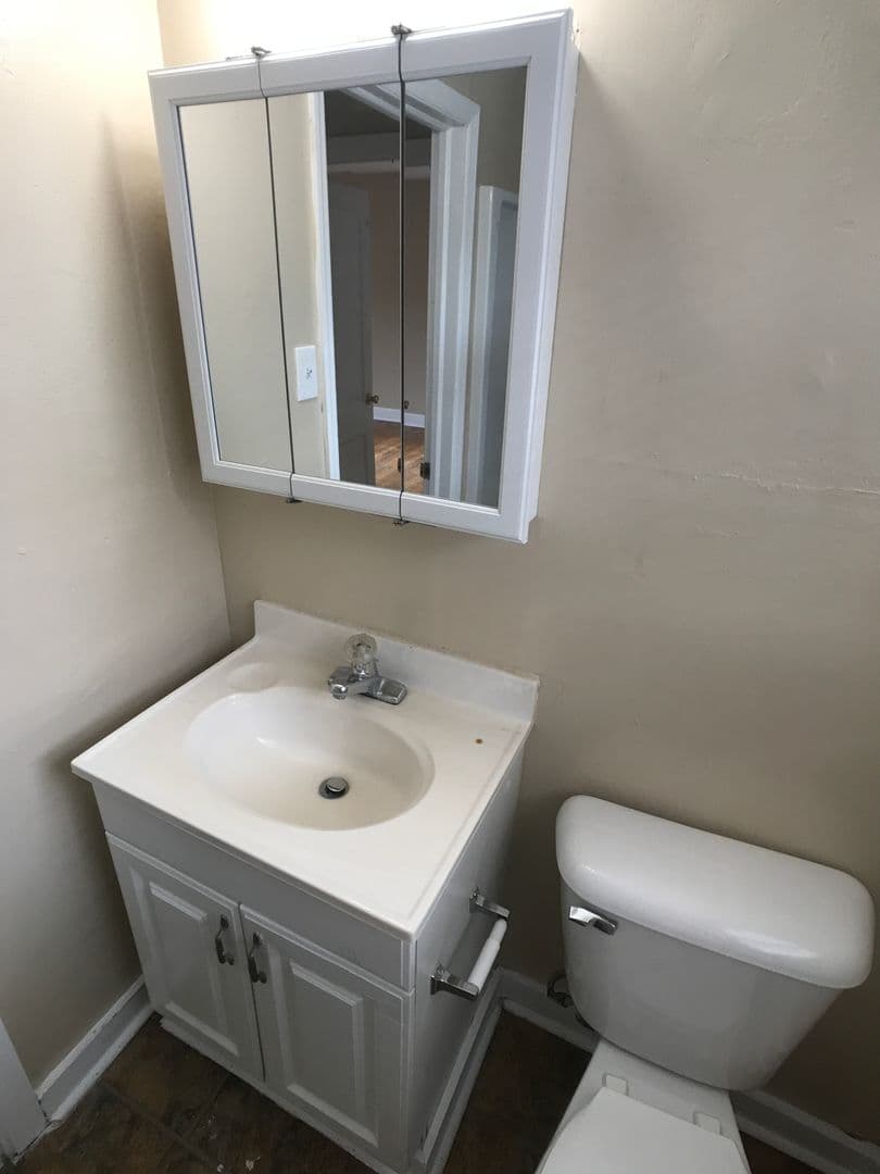 Savannah House: 1122 1/2 E 37th St