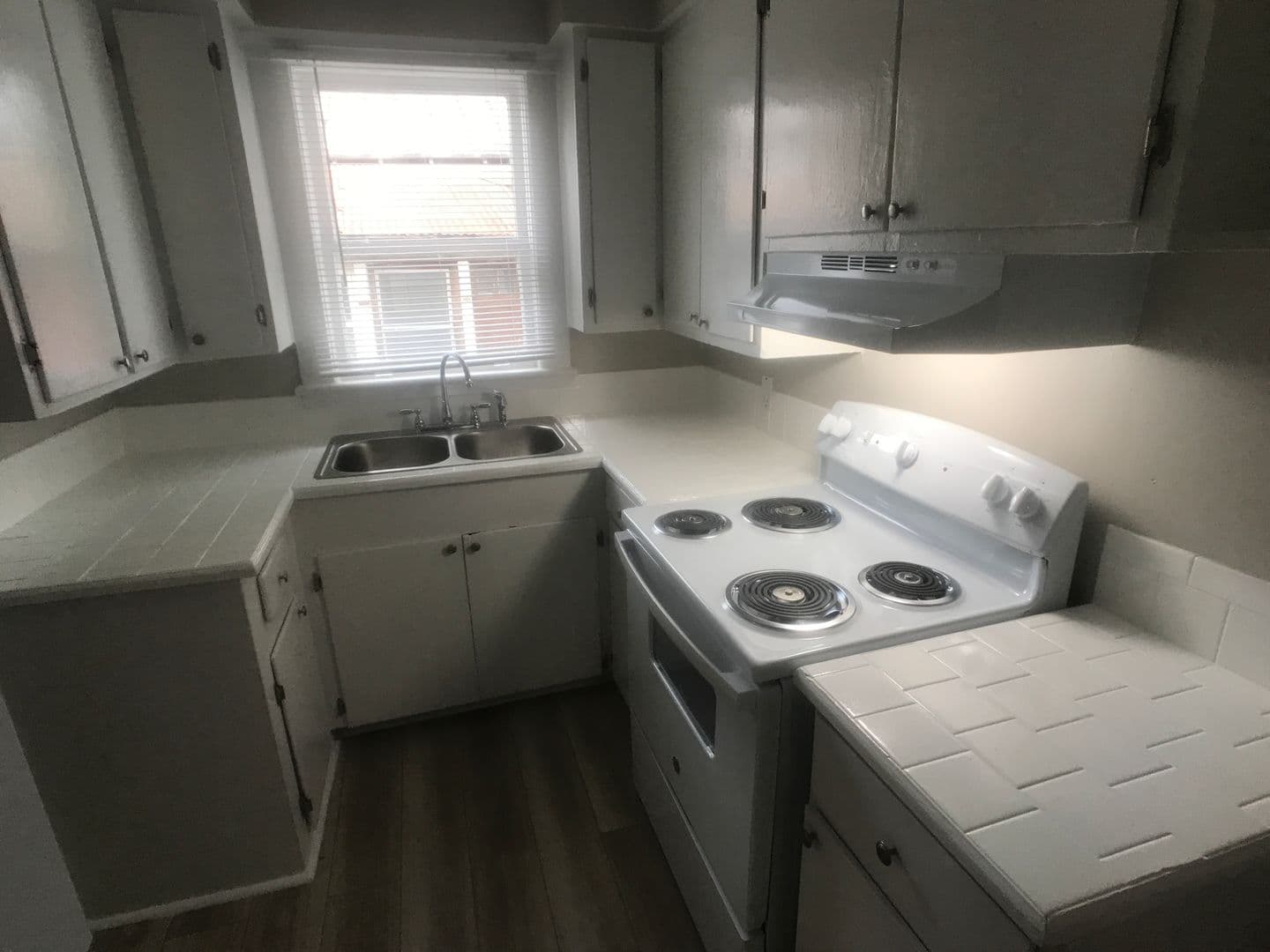 Savannah House: 1122 E 37th St
