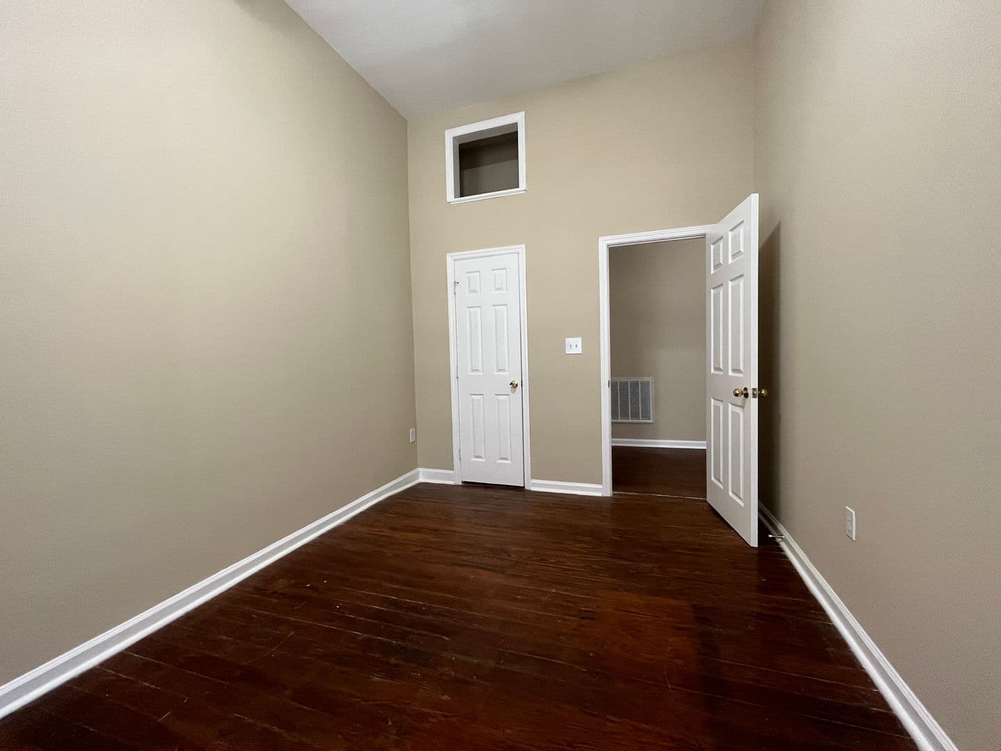 Savannah Apartment: 825 E Henry St