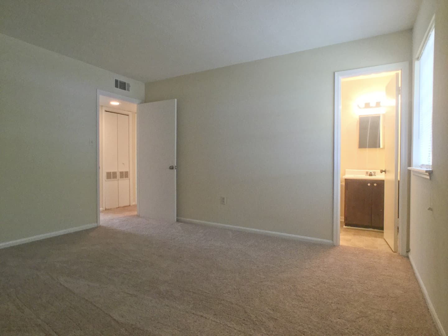 Springfield Apartment: 301 E 2nd Street