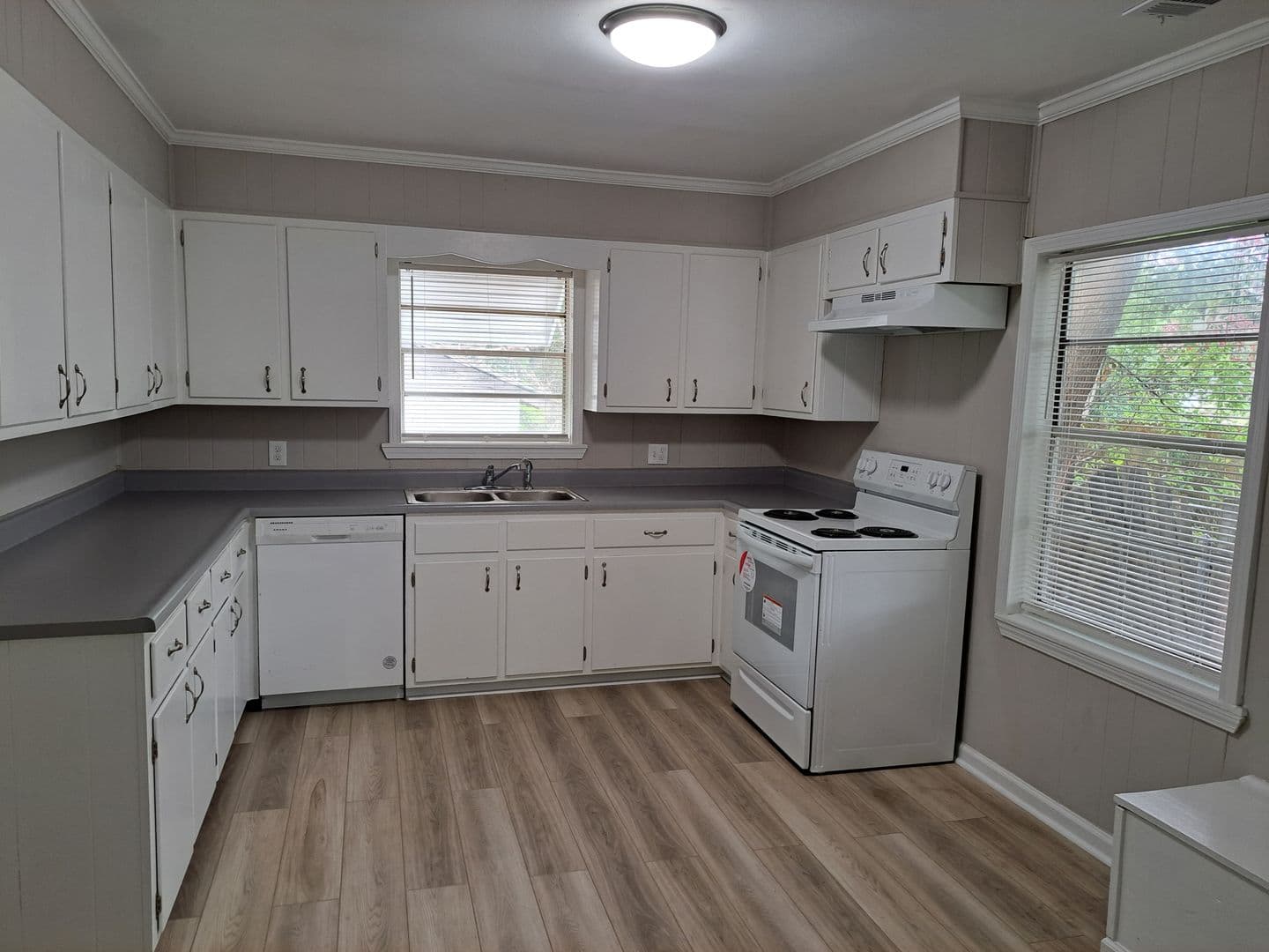 Springfield House: 205 E 2nd St