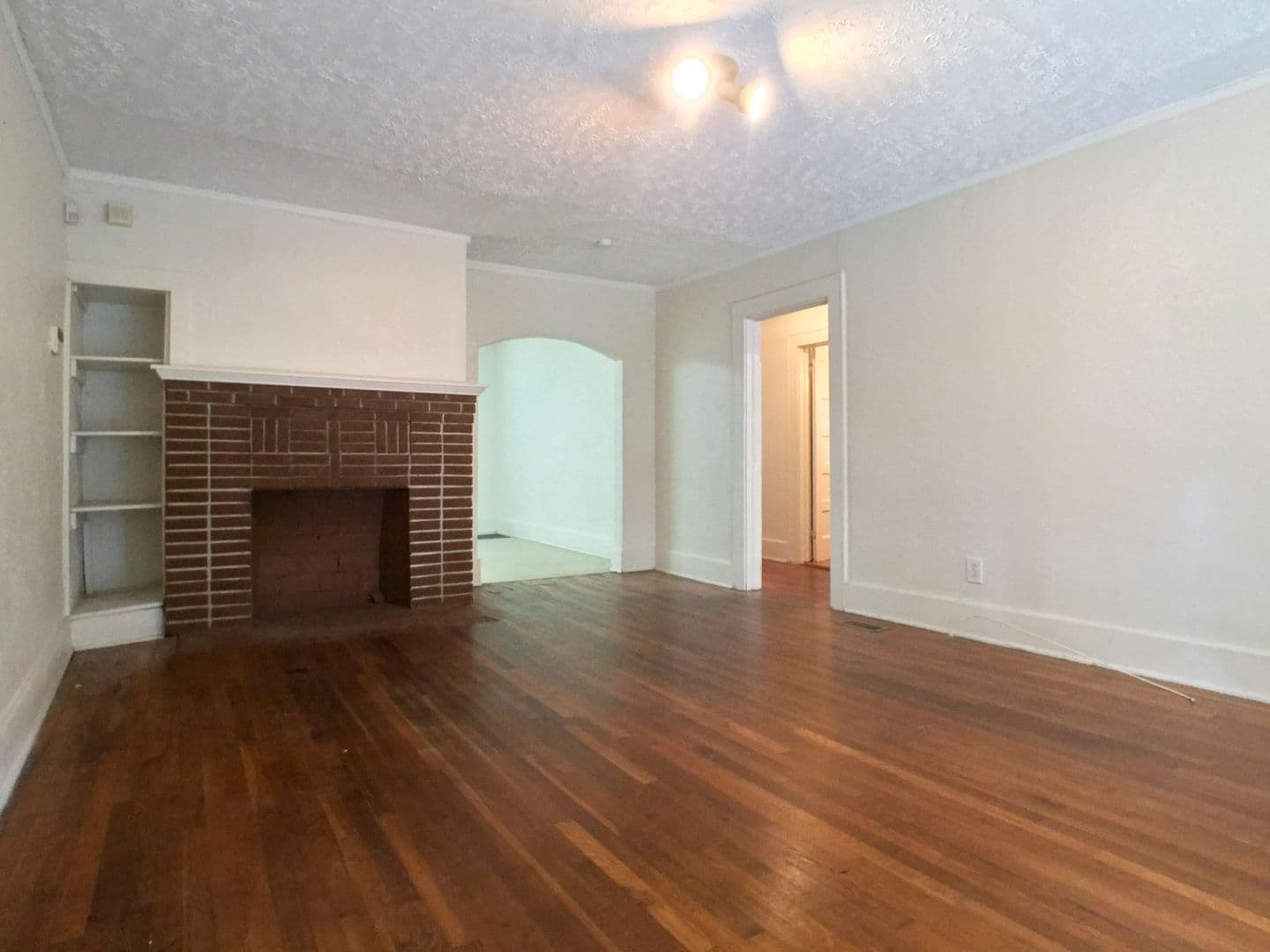 Savannah Apartment: 829 East 32nd Street