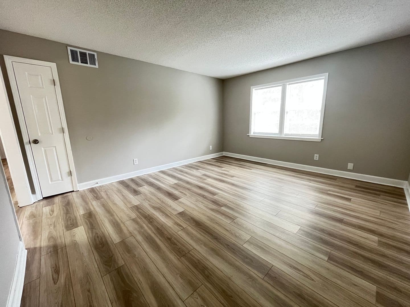 Savannah Apartment: 10612 Middleground Rd