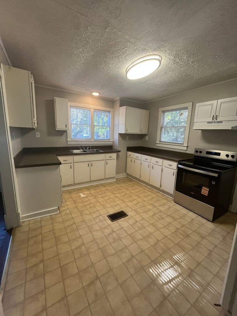 Savannah House: 9651 Lehigh Ave.
