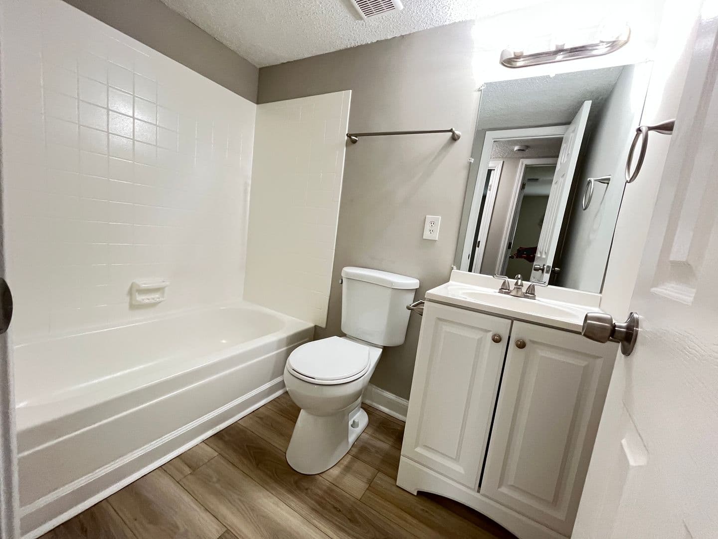 Savannah Apartment: 10612 Middleground Rd