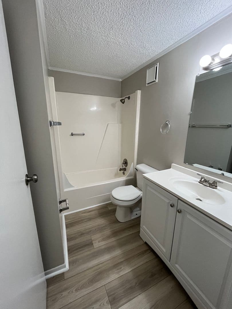 Savannah Apartment: 6815 Waters Ave