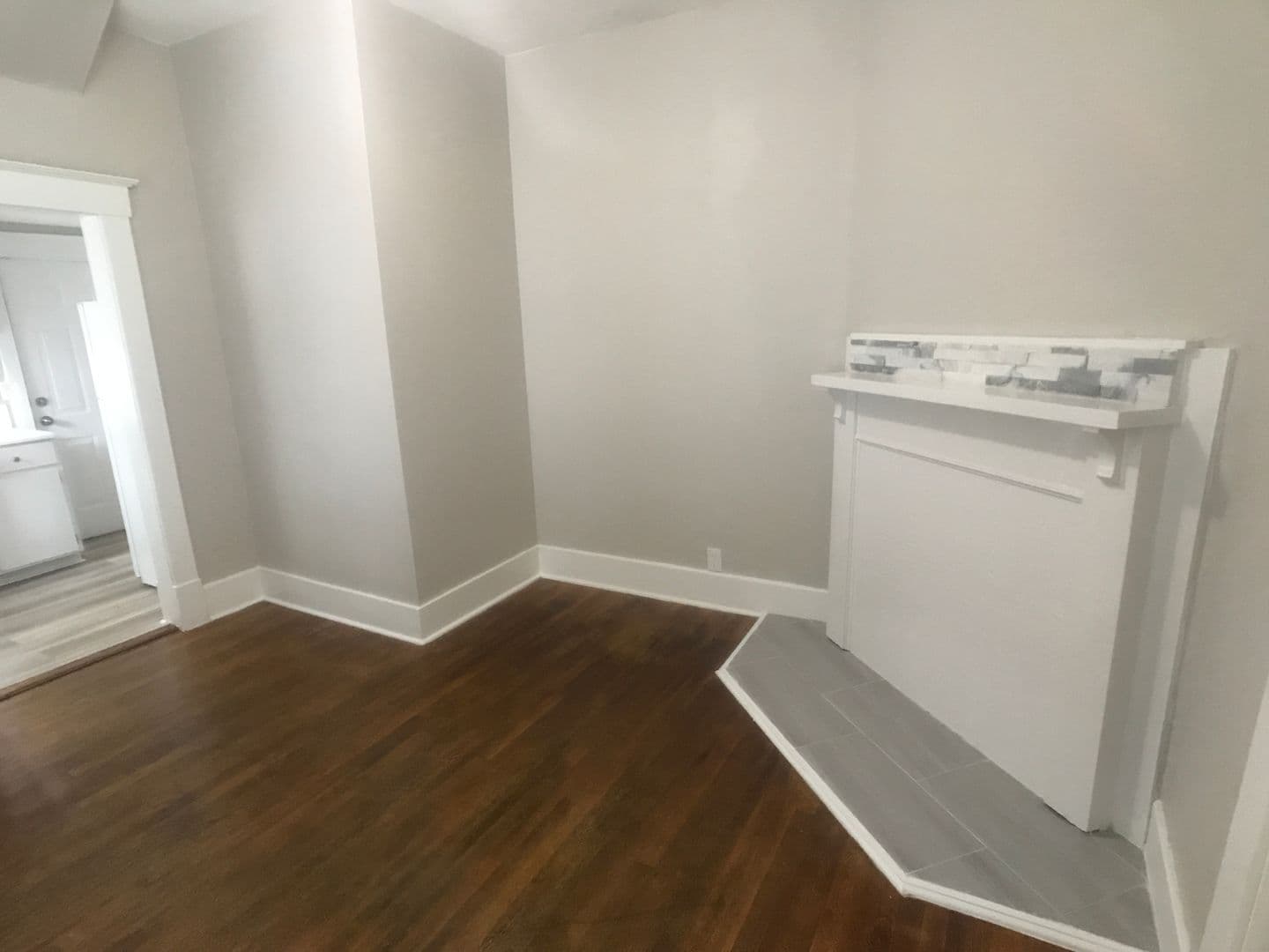 Savannah House: 1122 E 37th St
