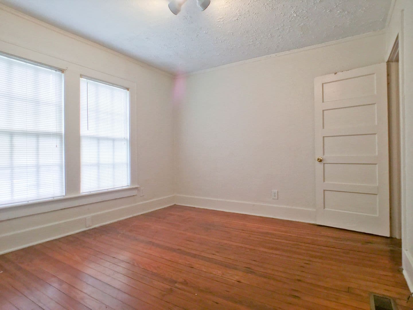 Savannah Apartment: 829 East 32nd Street